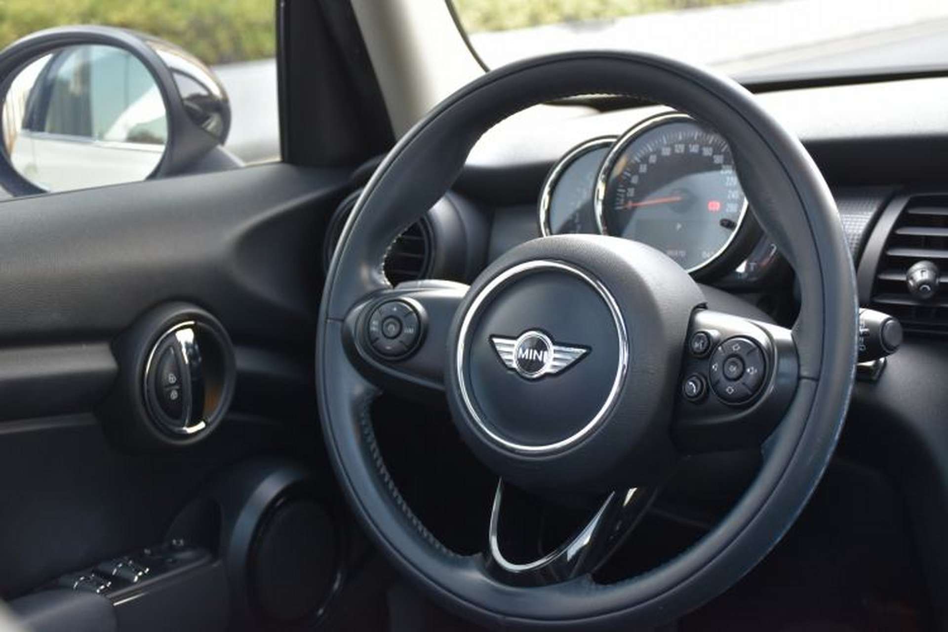 Used MINI 2016 1.5T COOPER Five-Door Edition Interior 5