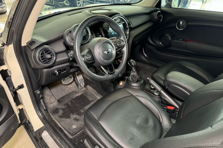 Used MINI 2016 1.2T ONE Pioneer Edition Interior 5