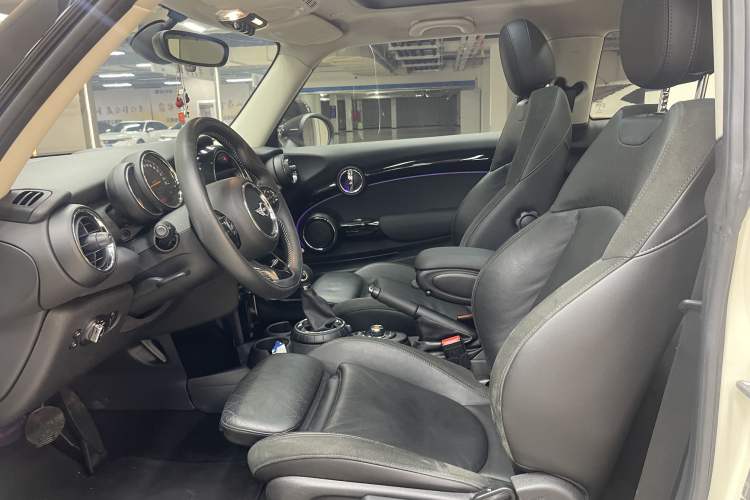 Used MINI 2016 1.5T COOPER Performance Edition Interior 5