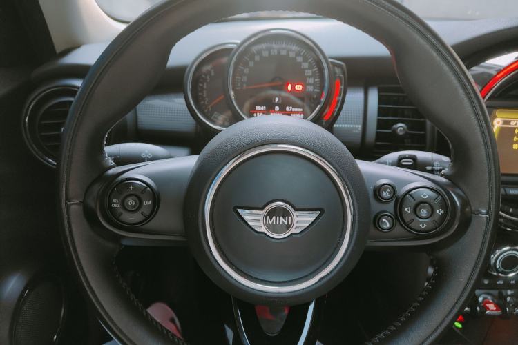 Used MINI 2016 1.5T COOPER Five-Door Edition Interior 6