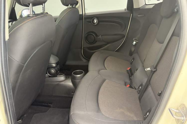Used MINI 2016 1.2T ONE Five-Door Edition Interior 6