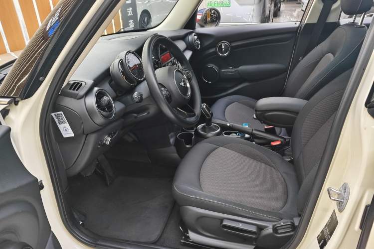 Used MINI 2016 1.5T COOPER Five-Door Edition Interior 6
