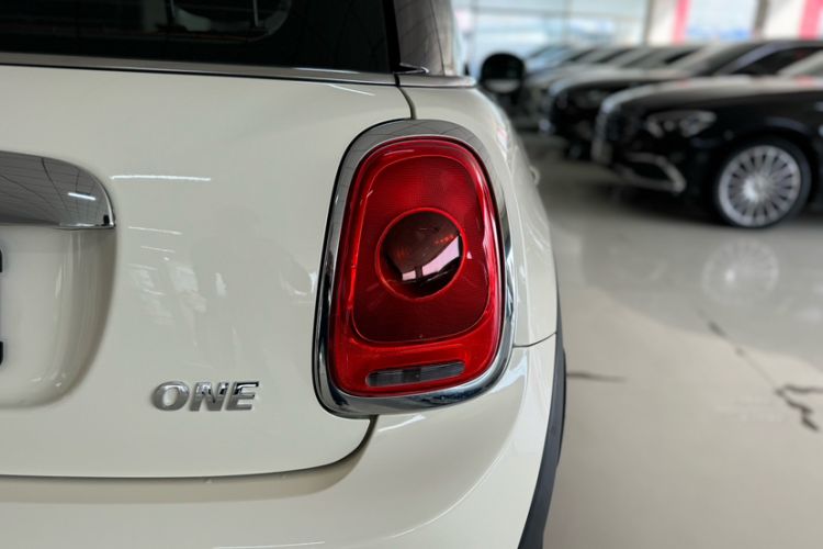 Used MINI 2016 1.2T ONE Pioneer Edition Interior 6