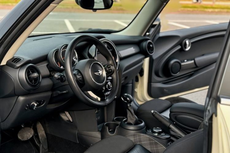 Used MINI 2016 1.5T COOPER Avant-Garde Interior 7