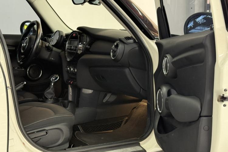 Used MINI 2016 1.2T ONE Pioneer Edition Five-Door Version Interior 7