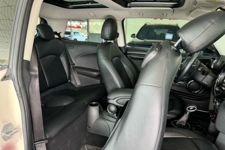 Used MINI 2016 1.2T ONE Pioneer Edition Interior 7