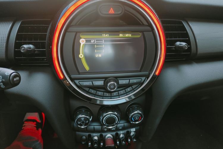 Used MINI 2016 1.5T COOPER Five-Door Edition Interior 8