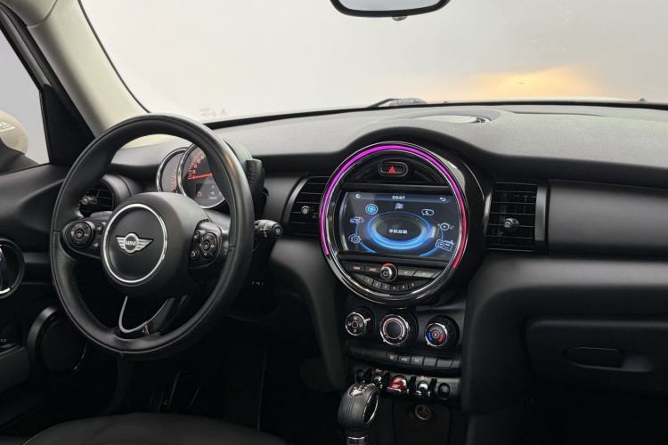 Used MINI 2016 1.2T ONE Five-Door Edition Interior 8