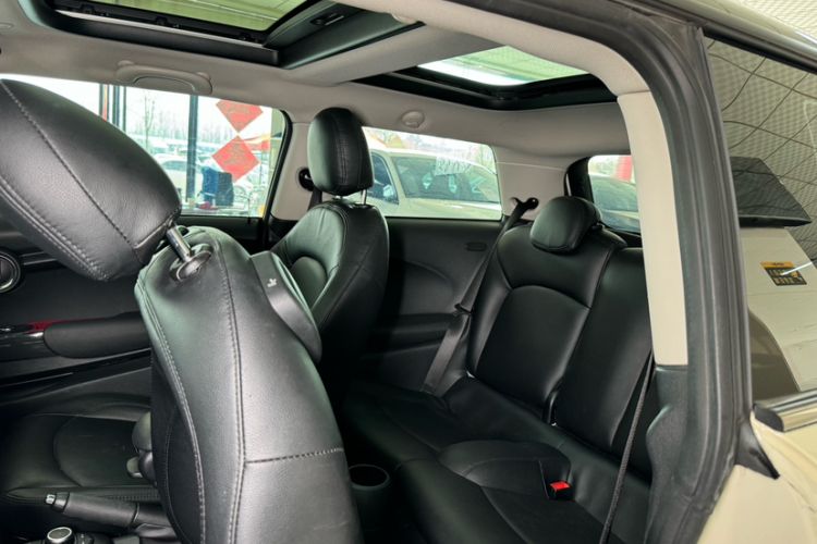 Used MINI 2016 1.2T ONE Pioneer Edition Interior 8