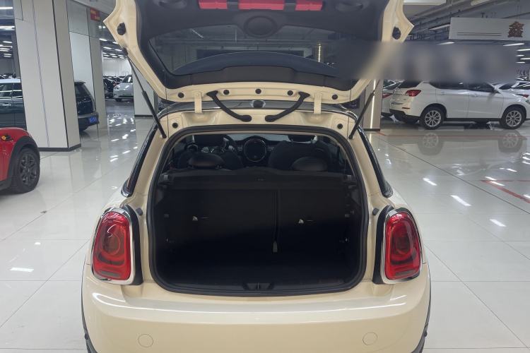 Used MINI 2016 1.5T COOPER Performance Edition Interior 8