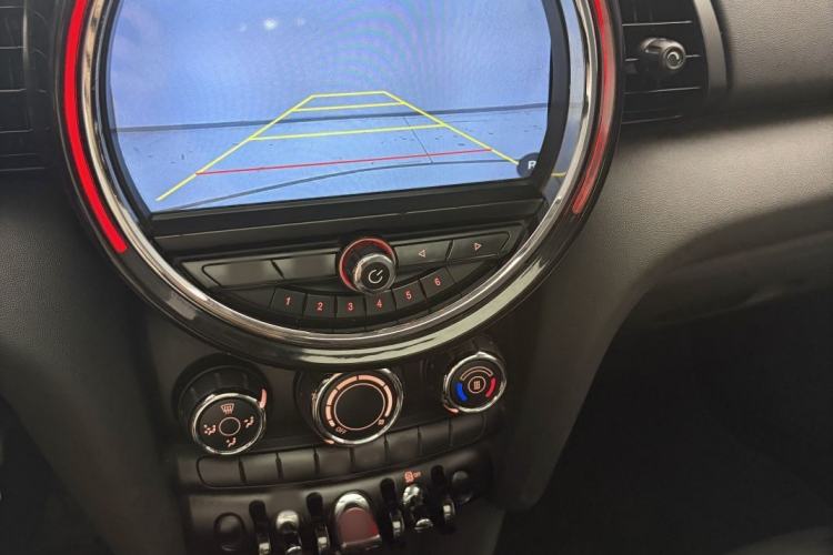 Used MINI 2016 1.2T ONE Five-Door Edition Interior 9