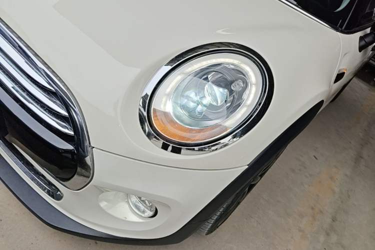 Used MINI 2016 1.5T COOPER Pioneer Edition Five-Door Model Left Front Headlight