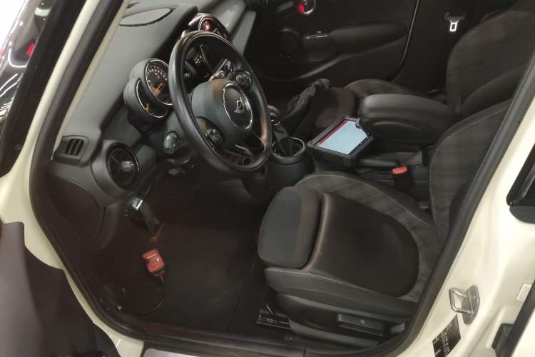 Used MINI 2016 1.5T COOPER Five-Door Edition Left Front Seat
