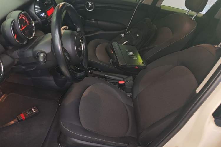 Used MINI 2016 1.2T ONE Pioneer Edition Five-Door Version Left Front Seat