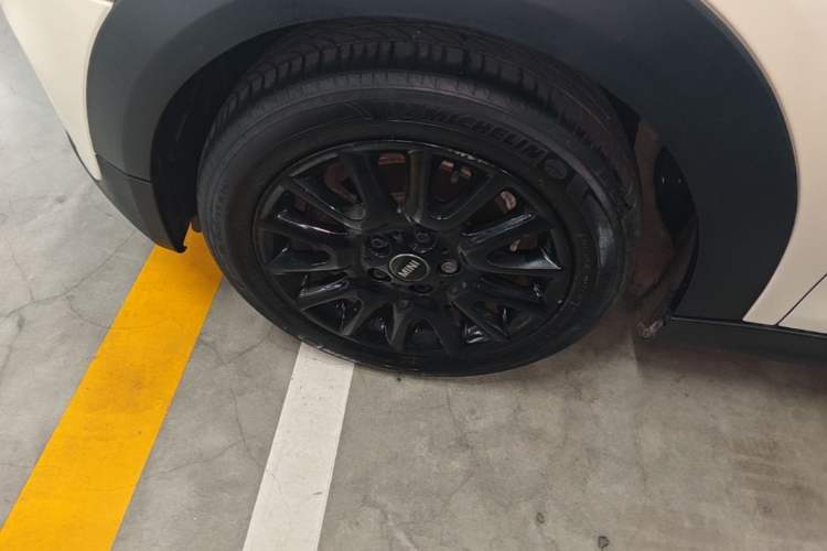Used MINI 2016 1.5T COOPER Five-Door Edition Left Front Wheel Hub