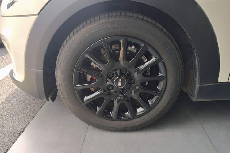 Used MINI 2016 1.2T ONE Pioneer Edition Five-Door Version Left Front Wheel Hub