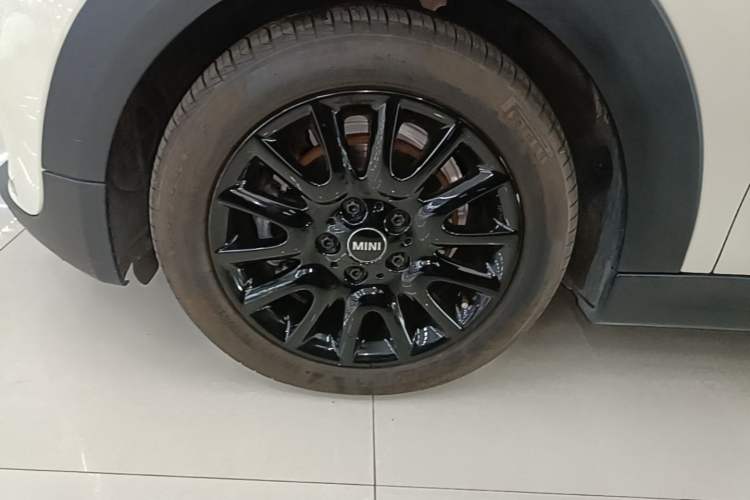 Used MINI 2016 1.2T ONE Pioneer Edition Left Front Wheel Hub