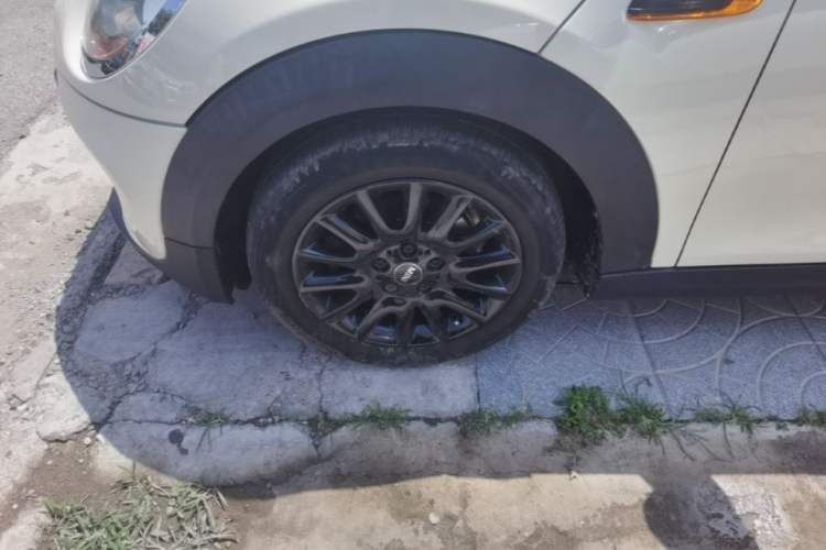 Used MINI 2016 1.5T COOPER Five-Door Edition Left Front Wheel Hub