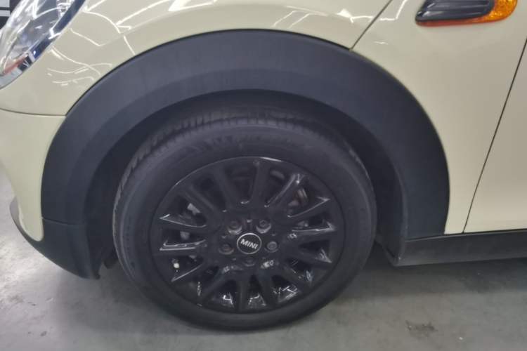 Used MINI 2016 1.5T COOPER Five-Door Edition Left Front Wheel Hub