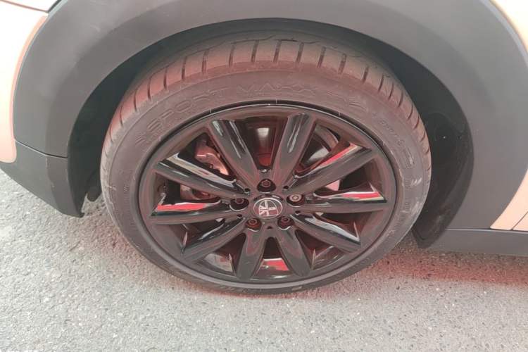 Used MINI 2016 2.0T COOPER S Pioneer Edition Five-Door Model Left Front Wheel Hub