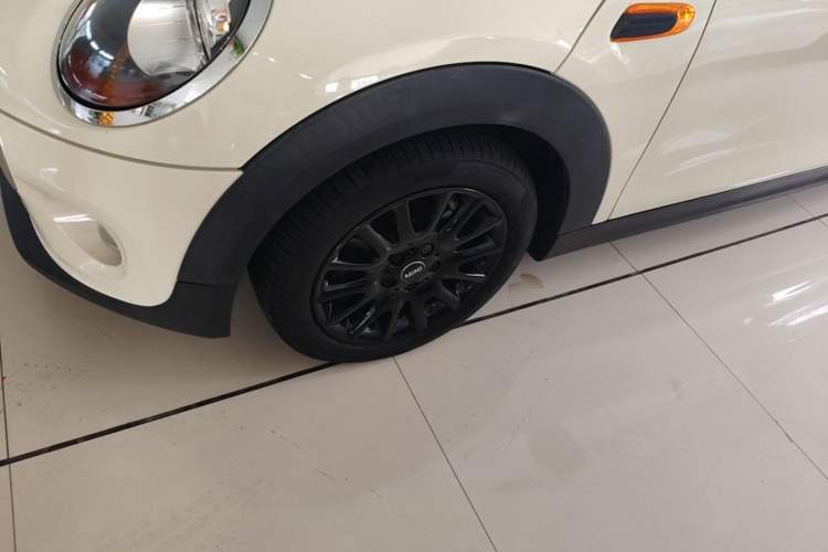 Used MINI 2016 1.5T COOPER Five-Door Edition Left Front Wheel Hub