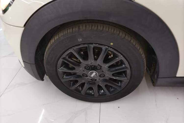 Used MINI 2016 1.2T ONE Pioneer Edition Left Front Wheel Hub