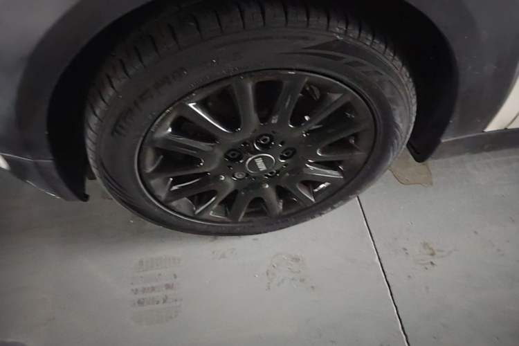 Used MINI 2016 1.5T COOPER Five-Door Edition Left Front Wheel Hub