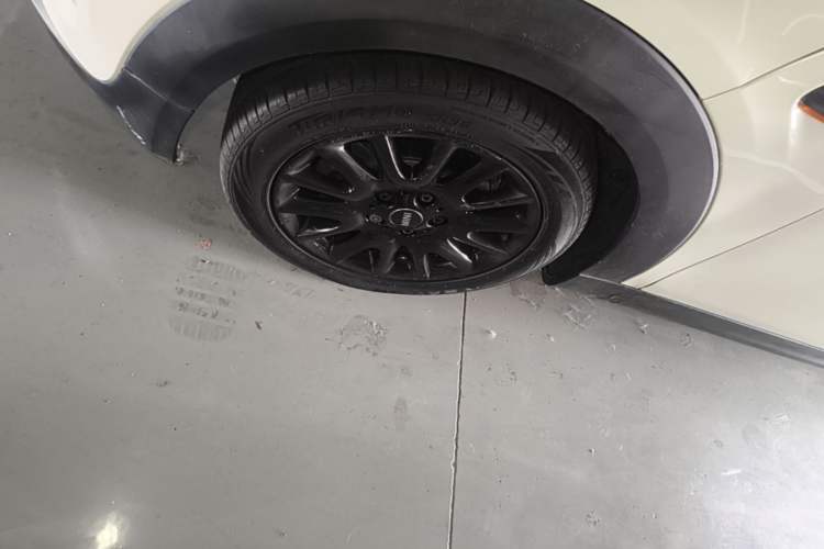 Used MINI 2016 1.5T COOPER Five-Door Edition Left Front Wheel Hub