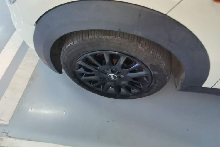 Used MINI 2016 1.5T COOPER Five-Door Edition Left Front Wheel Hub