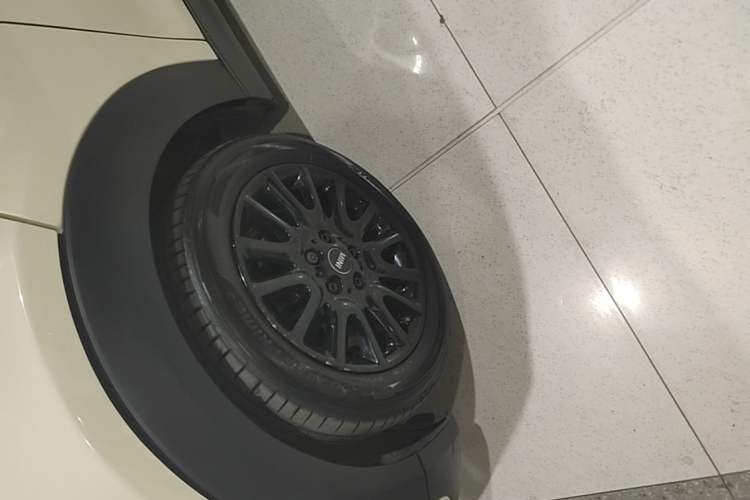 Used MINI 2016 1.5T COOPER Five-Door Edition Left Front Wheel Hub