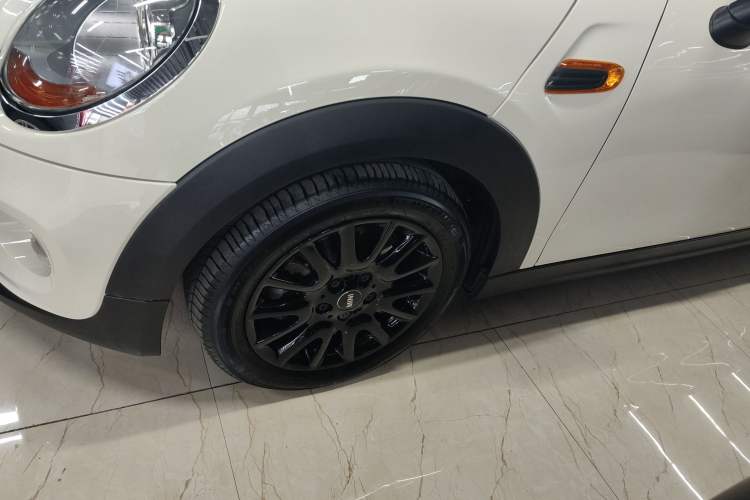 Used MINI 2016 1.5T COOPER Five-Door Edition Left Front Wheel Hub