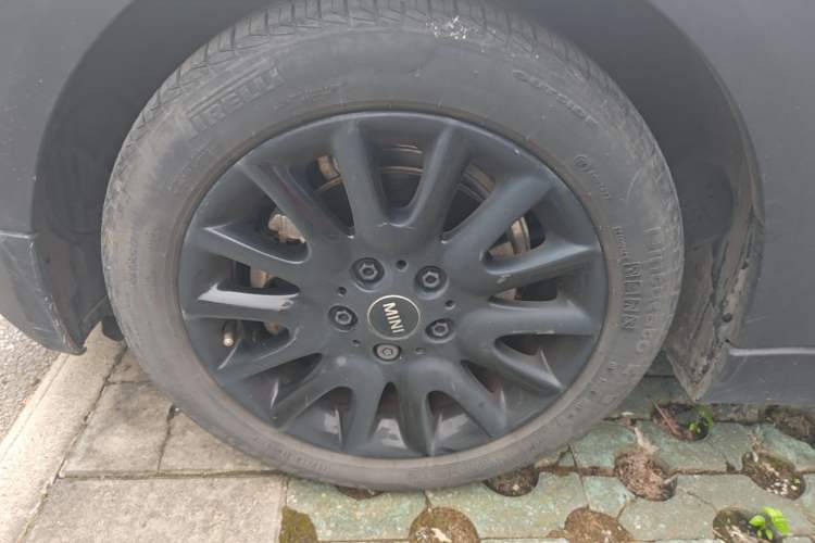 Used MINI 2016 1.5T COOPER Five-Door Edition Left Front Wheel Hub