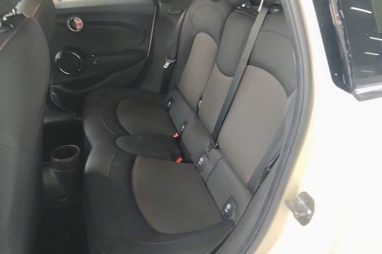 Used MINI 2016 1.2T ONE Pioneer Edition Five-Door Version Left Rear Seat
