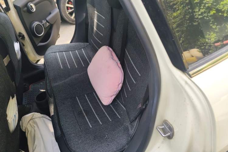 Used MINI 2016 1.2T ONE Pioneer Edition Five-Door Version Left Rear Seat