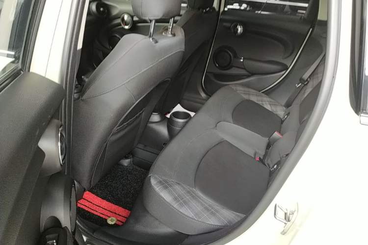 Used MINI 2016 1.5T COOPER Five-Door Edition Left Rear Seat