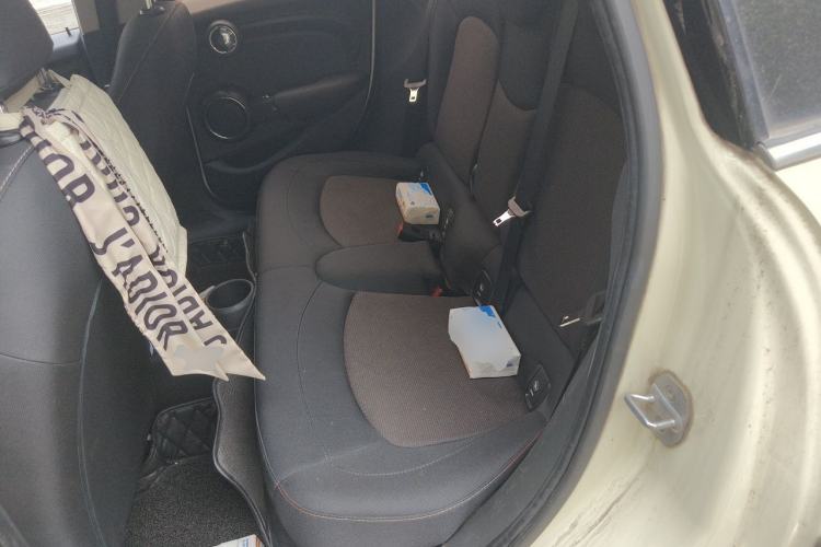 Used MINI 2016 1.2T ONE Pioneer Edition Five-Door Version Left Rear Seat