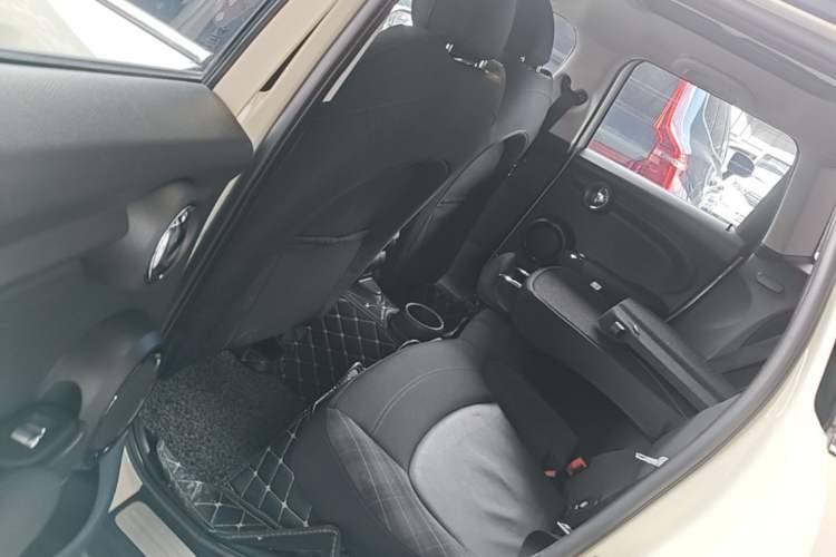 Used MINI 2016 1.5T COOPER Pioneer Edition Five-Door Model Left Rear Seat