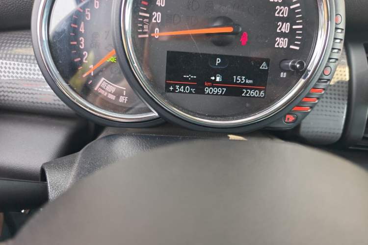 Used MINI 2016 1.5T COOPER Odometer Close Up