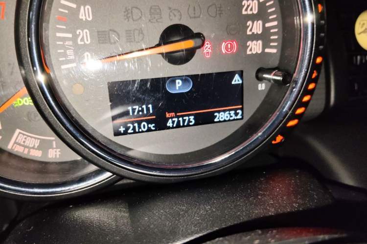 Used MINI 2016 1.5T COOPER Avant-Garde Odometer Close Up