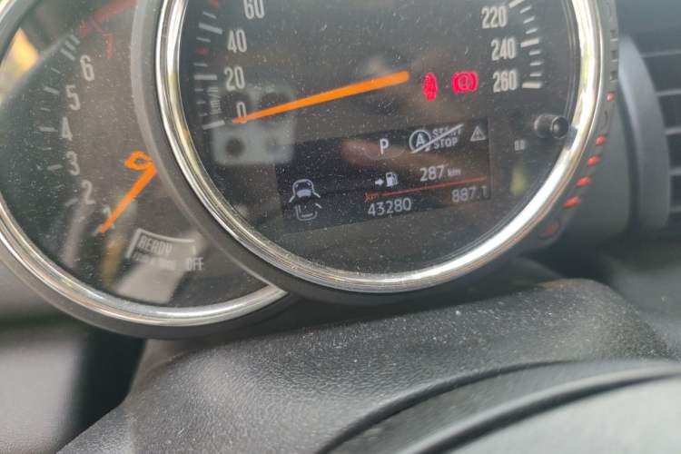 Used MINI 2016 1.2T ONE Pioneer Edition Five-Door Version Odometer Close Up