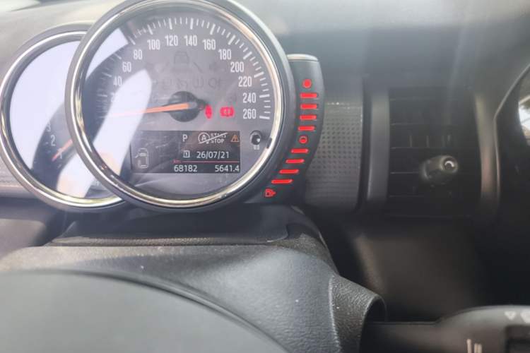 Used MINI 2016 1.5T COOPER Odometer Close Up