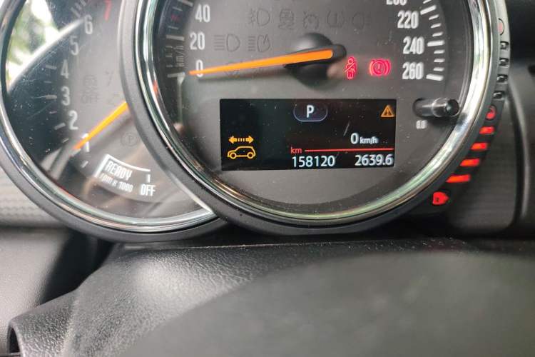 Used MINI 2016 1.5T COOPER Five-Door Edition Odometer Close Up