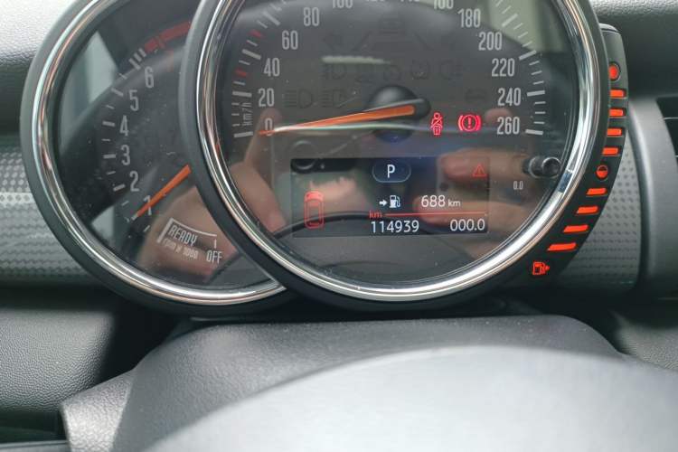 Used MINI 2016 1.5T COOPER Avant-Garde Odometer Close Up