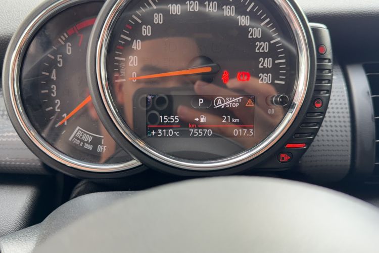 Used MINI 2016 1.5T COOPER Odometer Close Up