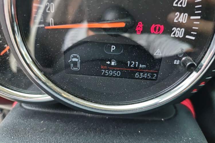 Used MINI 2016 1.5T COOPER Five-Door Edition Odometer Close Up