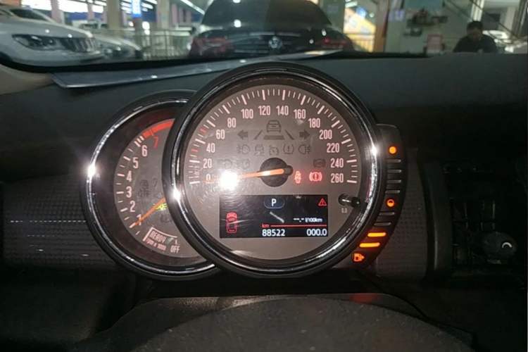 Used MINI 2016 1.5T COOPER Odometer Close Up
