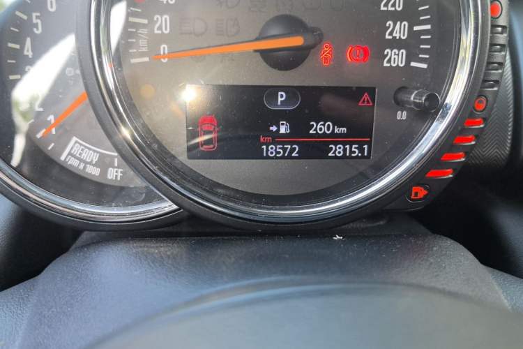Used MINI 2016 1.5T COOPER Performance Edition Odometer Close Up