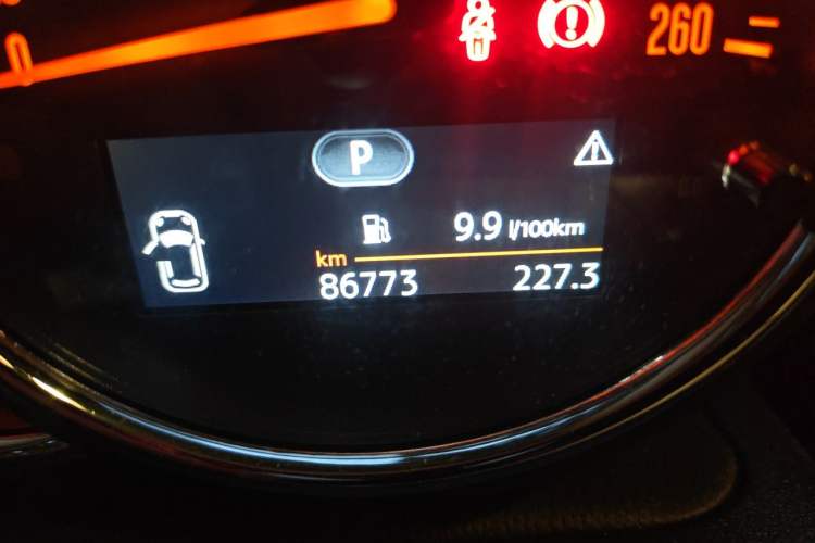 Used MINI 2016 1.5T COOPER Odometer Close Up
