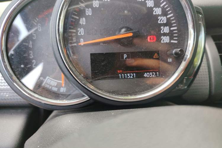 Used MINI 2016 1.5T COOPER Odometer Close Up