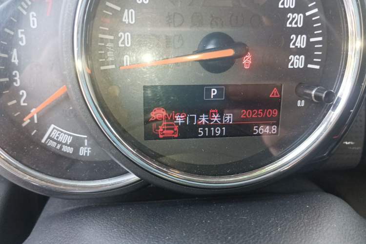 Used MINI 2016 1.5T COOPER Odometer Close Up